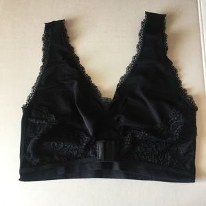 Women’s Black Lace Pull Over Stretch Bralette